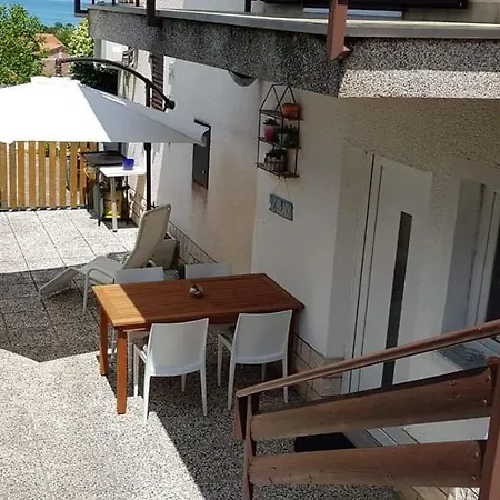 Apartma Tul